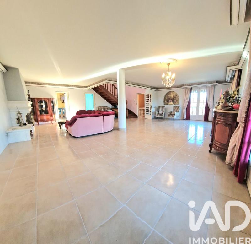Maison - 250 m² - 8 pièces