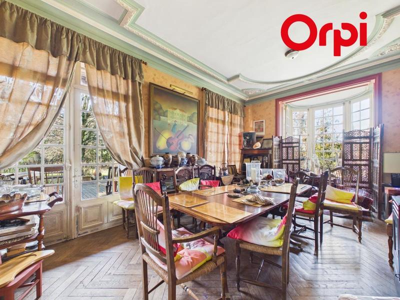 Maison - 380 m² - 13 pièces