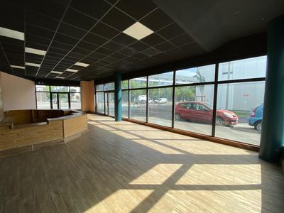 Local commercial - 151 m²