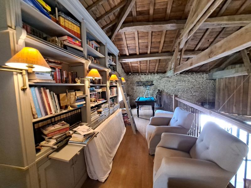 Maison - 427 m² - 12 pièces