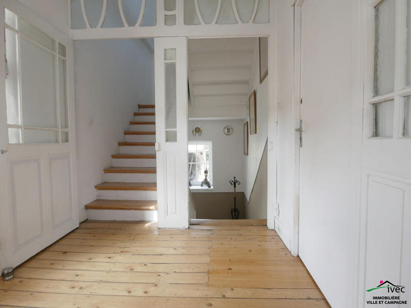 Maison - 329 m² - 14 pièces