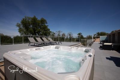 Propriété - 516 m² - 15 pièces