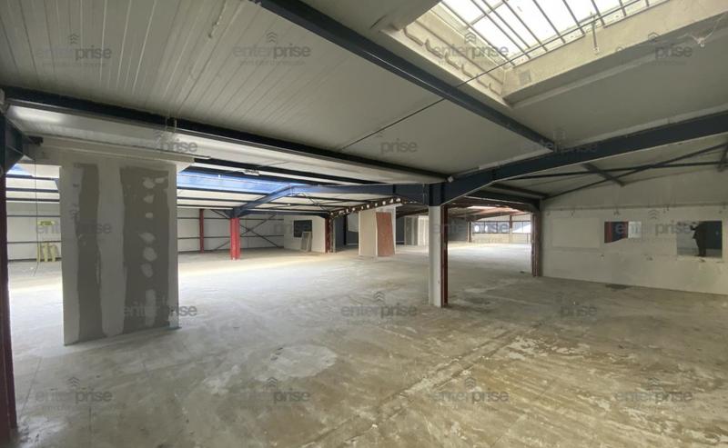 Local commercial - 1 100 m²