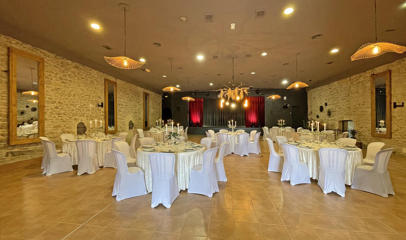 Mas - 1 200 m² - 25 pièces