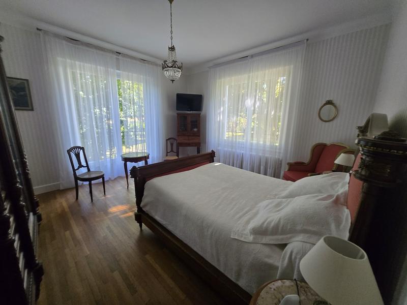 Maison - 393 m² - 10 pièces