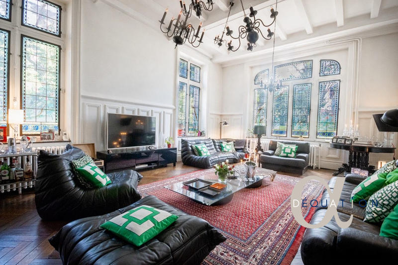 Maison - 350 m² - 10 pièces