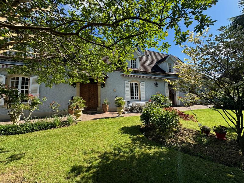 Maison - 268 m² - 6 pièces