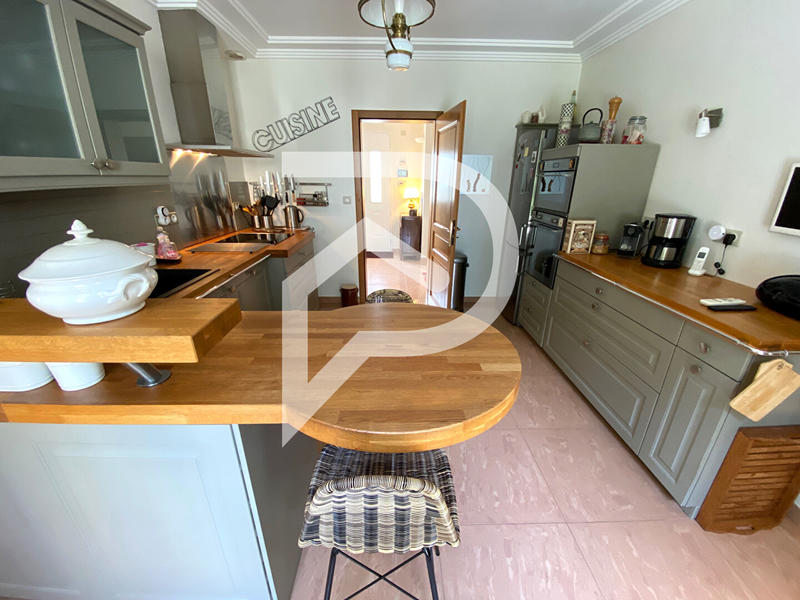 Maison - 282 m² - 7 pièces