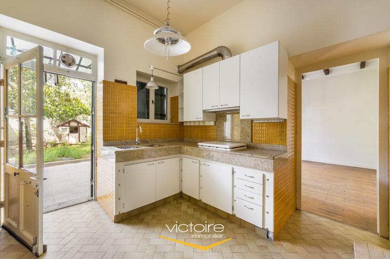 Maison - 224 m² - 9 pièces