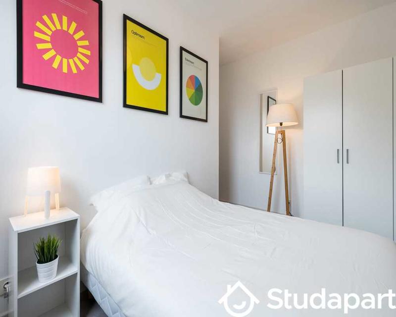 Chambre - 90 m² - 1 pièce