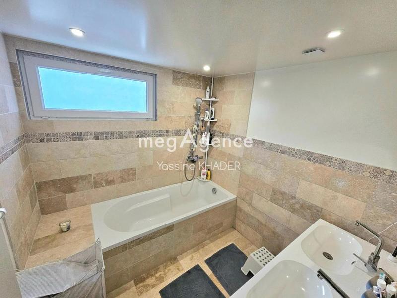 Maison traditionnelle - 185 m² - 6 pièces