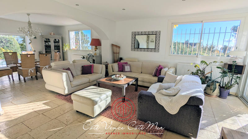 Maison - 272 m² - 9 pièces