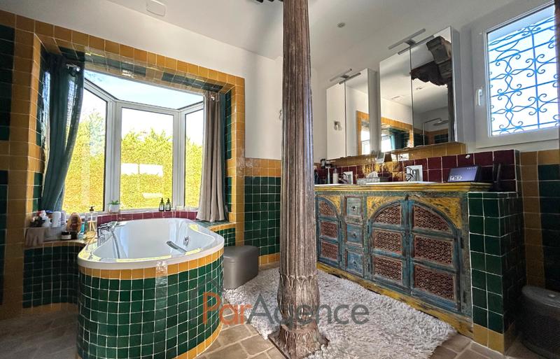 Maison - 246 m² - 6 pièces