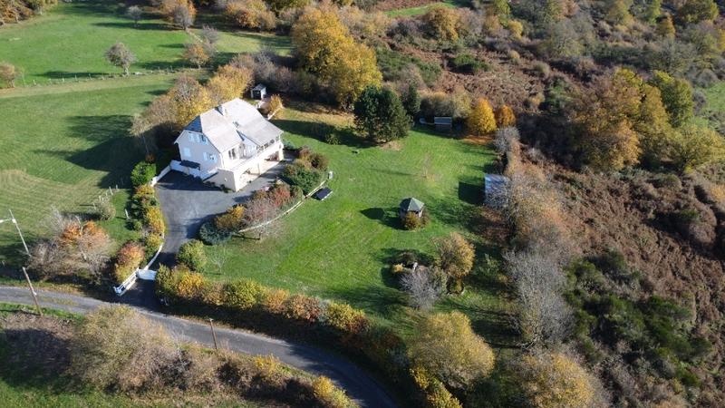 Maison - 240 m² - 8 pièces