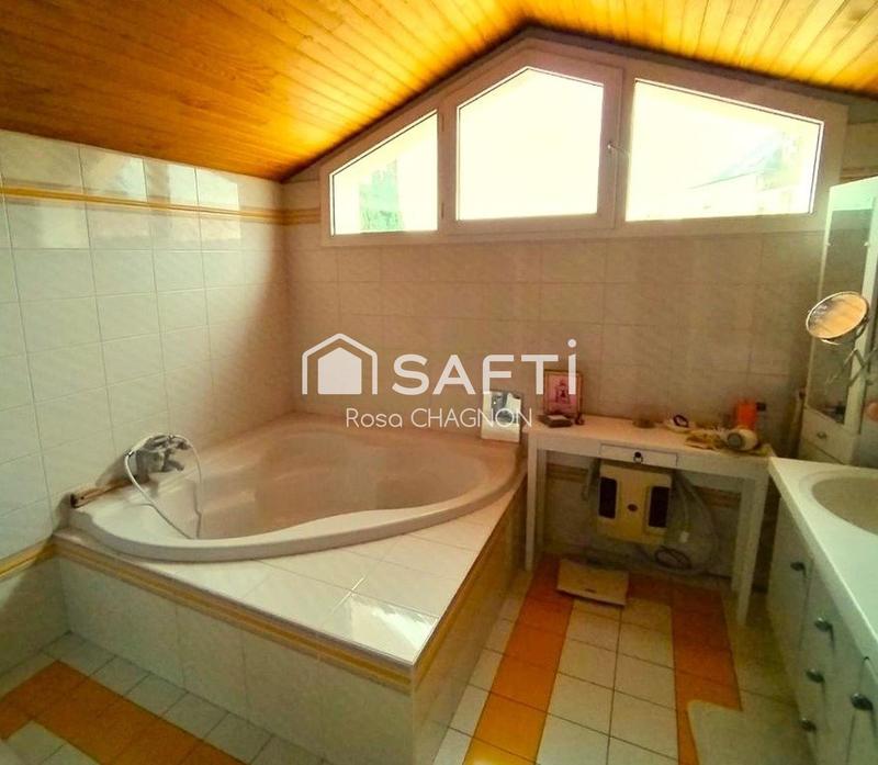 Maison - 224 m² - 11 pièces