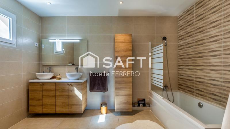 Maison - 210 m² - 6 pièces