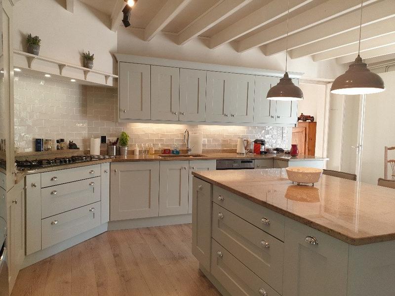 Maison traditionnelle - 265 m² - 10 pièces