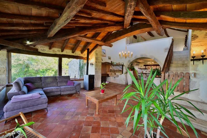 Maison - 760 m² - 16 pièces