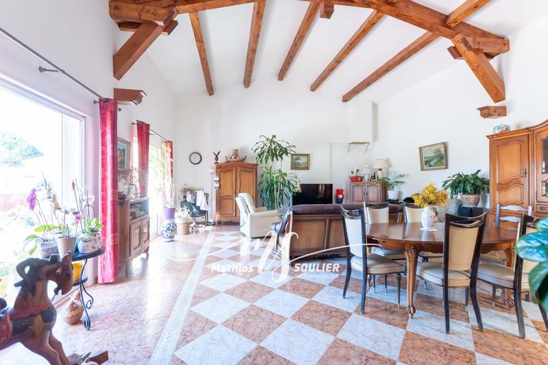 Villa - 232 m² - 10 pièces