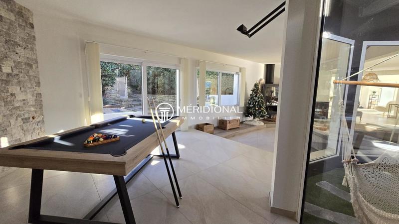 Maison - 460 m² - 6 pièces