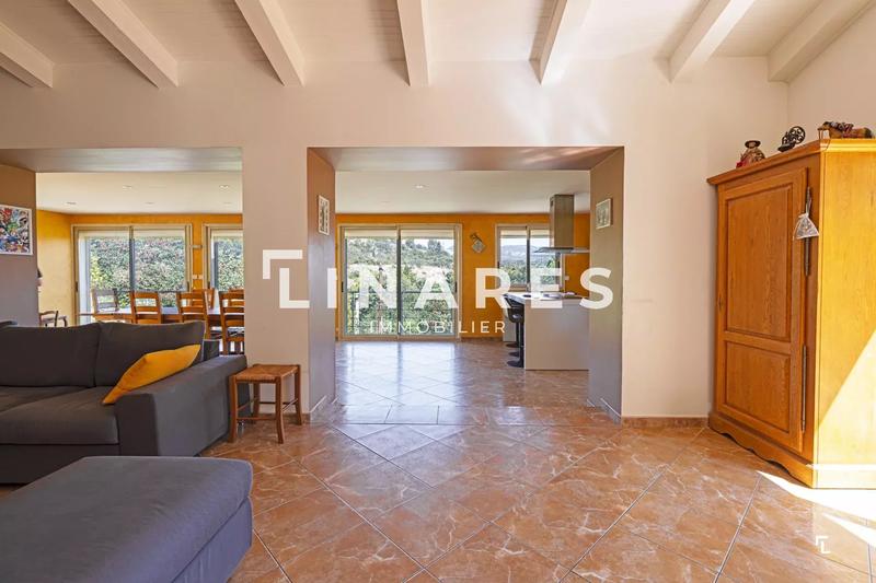 Villa - 167 m² - 6 pièces