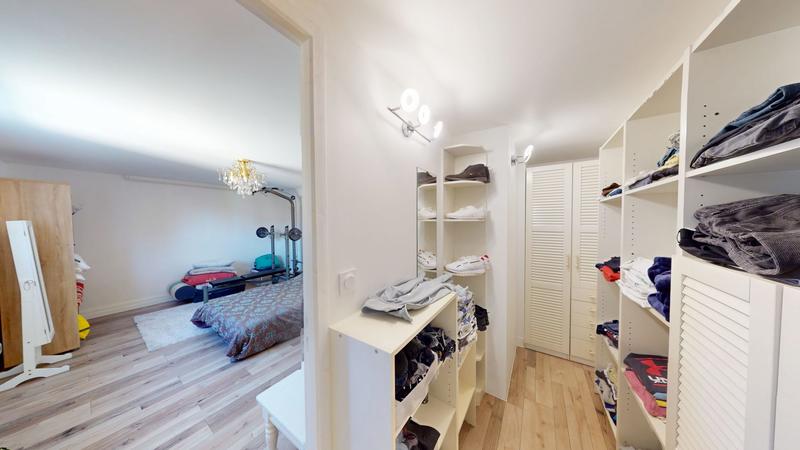 Maison traditionnelle - 195 m² - 7 pièces