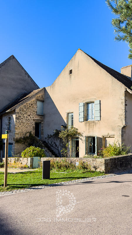 Maison de village - 310 m² - 14 pièces