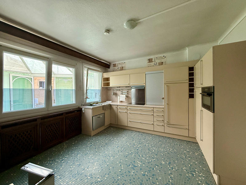 Maison - 240 m² - 9 pièces