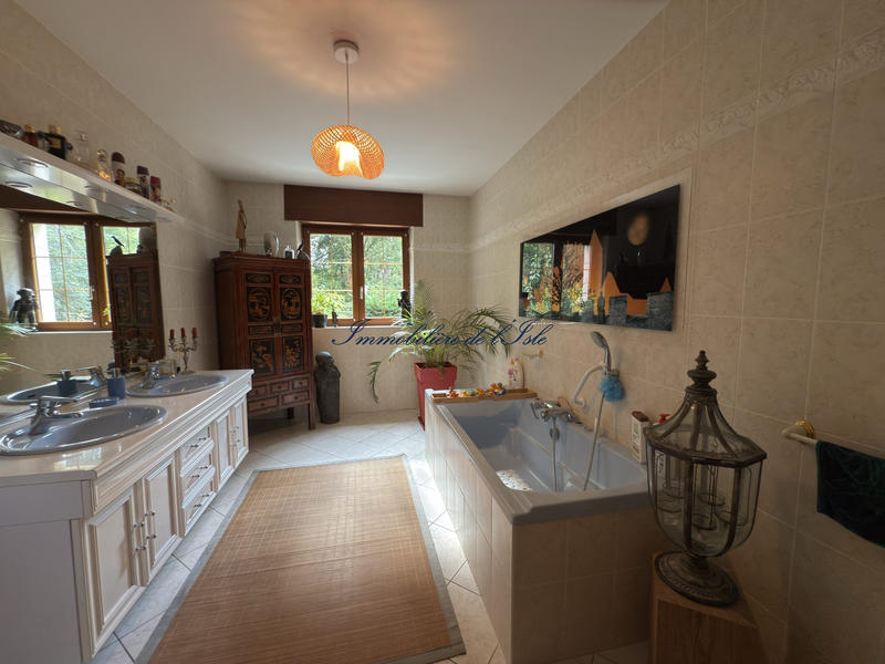 Maison - 467 m² - 11 pièces