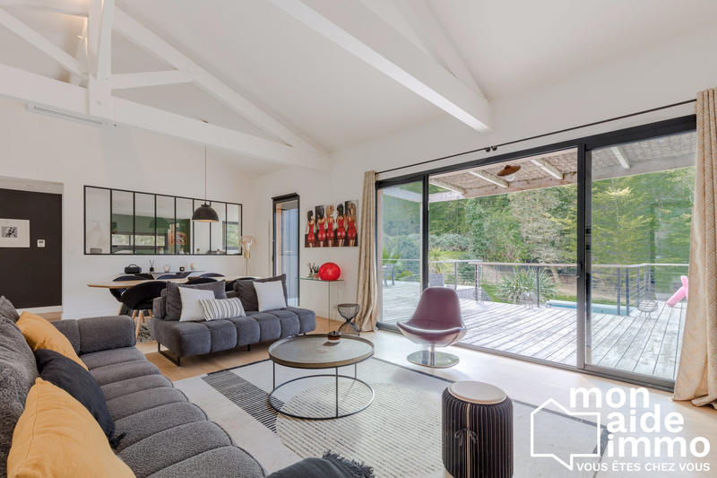 Maison contemporaine - 228 m² - 8 pièces