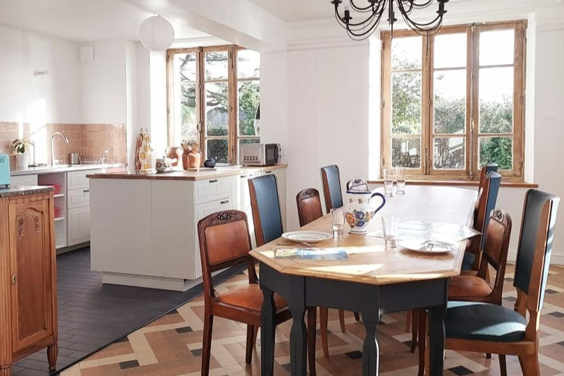 Maison - 216 m² - 8 pièces