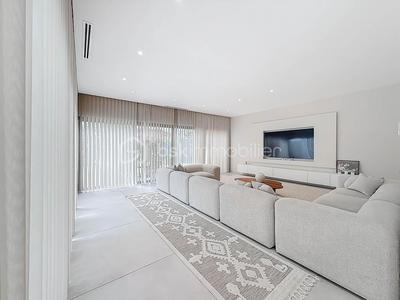 Maison - 213 m² - 6 pièces