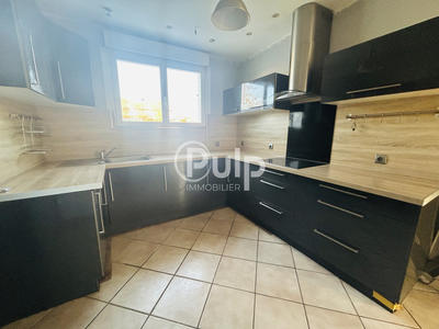 Maison - 84 m² - 6 pièces