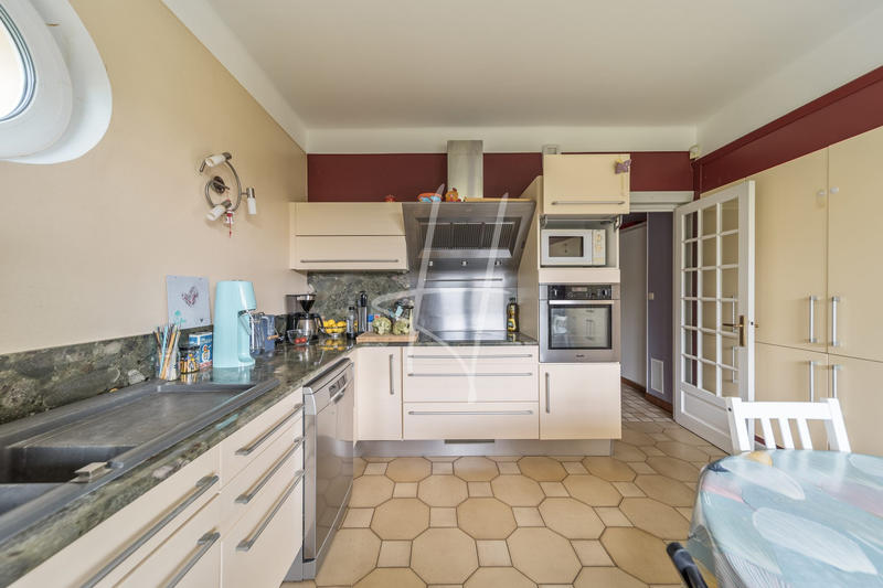 Villa - 223 m² - 8 pièces