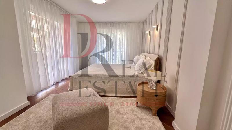 Duplex - 250 m² - 6 pièces