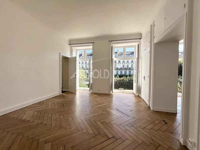 Appartement - 156 m² - 6 pièces