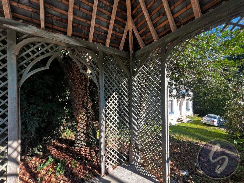 Maison - 177 m² - 8 pièces