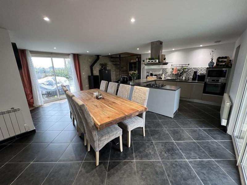 Maison traditionnelle - 119 m² - 4 pièces