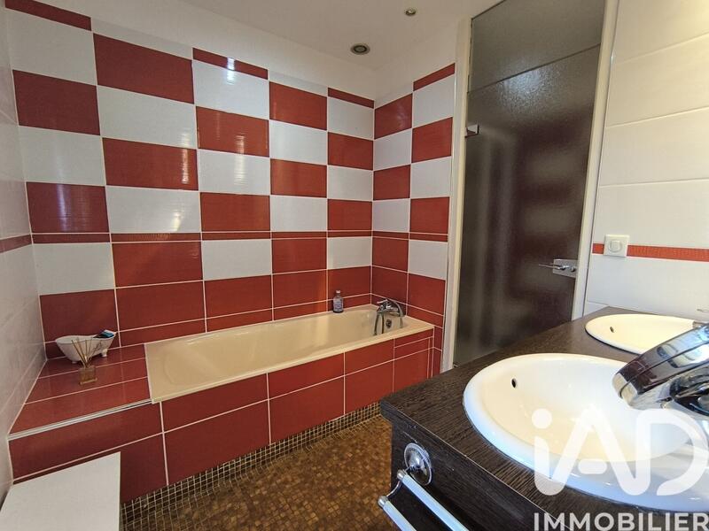 Maison - 245 m² - 8 pièces