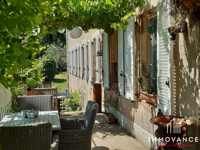 Maison - 328 m² - 12 pièces