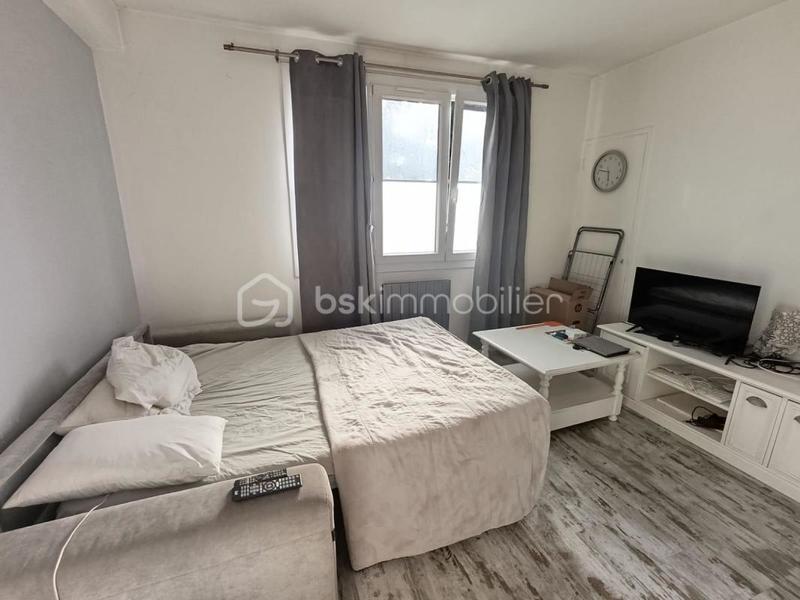 Studio - 90 m² - 4 pièces