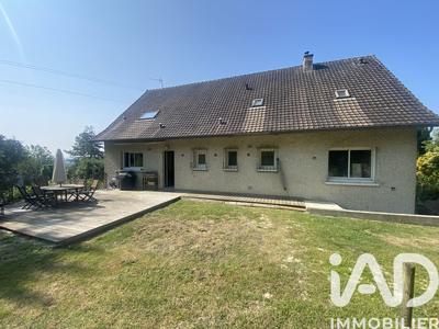 Maison - 217 m² - 8 pièces