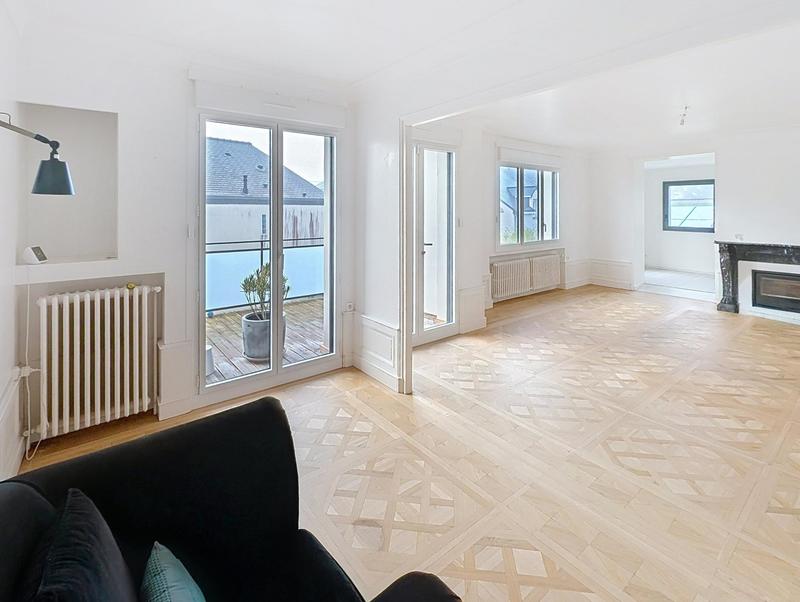 Maison - 340 m² - 10 pièces