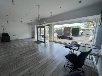 Local commercial - 84 m² - 3 pièces