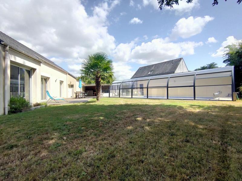 Maison - 216 m² - 10 pièces