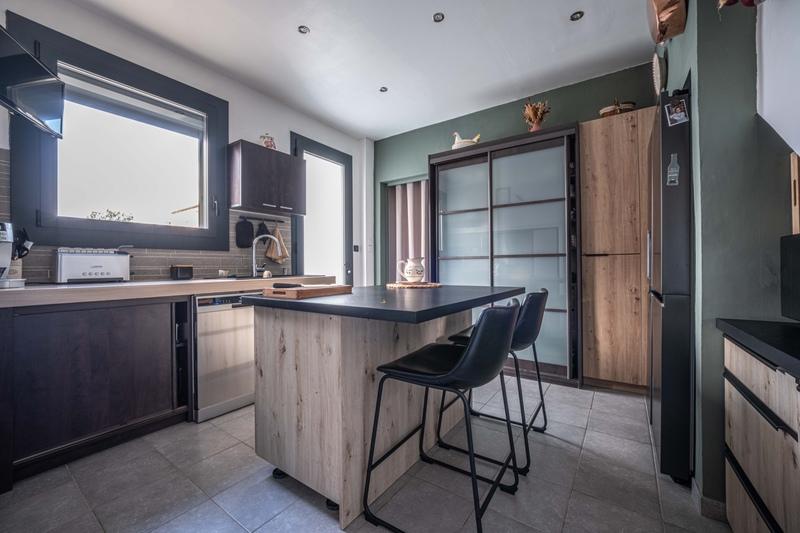 Maison - 220 m² - 7 pièces