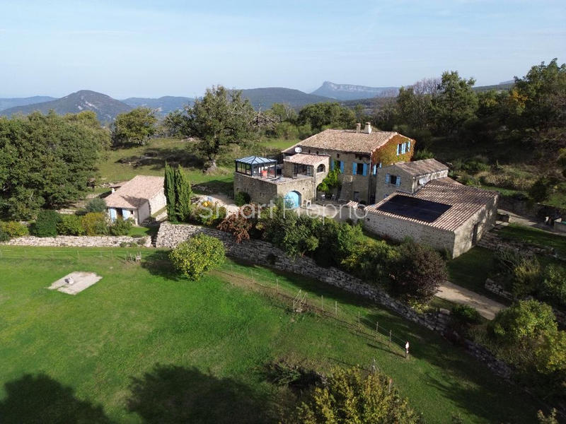 Propriété - 320 m² - 10 pièces