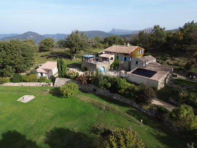 Propriété - 320 m² - 10 pièces