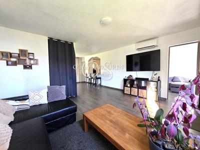 Appartement - 93 m² - 4 pièces