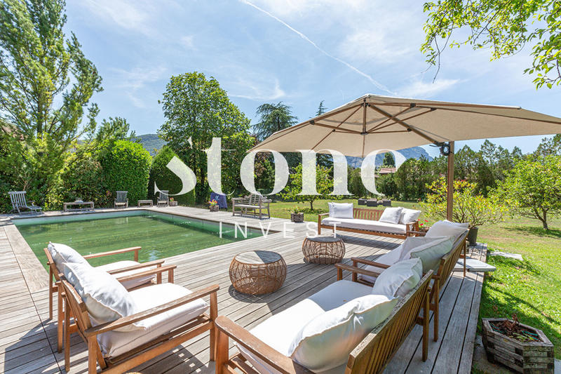 Maison - 320 m² - 8 pièces